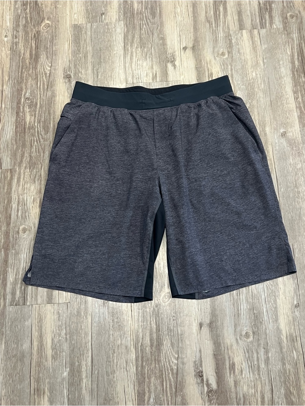 Lululemon Shorts Mens XL Grey THE Linerless
Performance Run